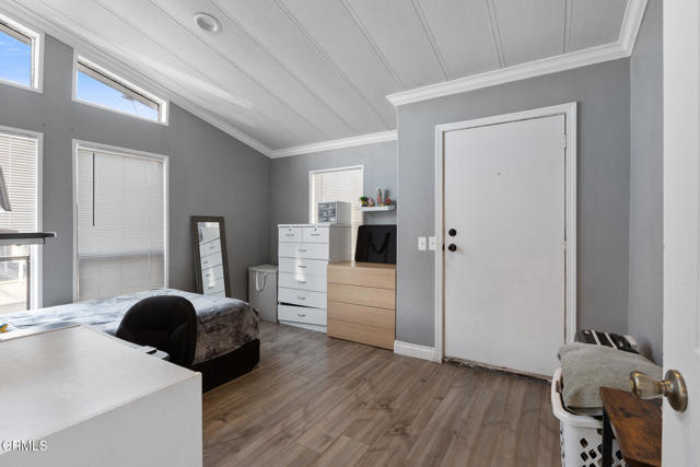 106 Arrowhead Circle, Oxnard CA: https://media.crmls.org/mediaz/b611555c-fddb-4787-bd4b-4d92efda82c9.jpg