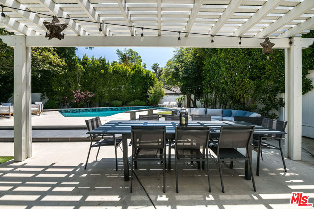 3544 Laurel Canyon Boulevard, Studio City CA: https://media.crmls.org/mediaz/b61156f0-45c6-4cb4-afb6-709f217c60ba.jpg