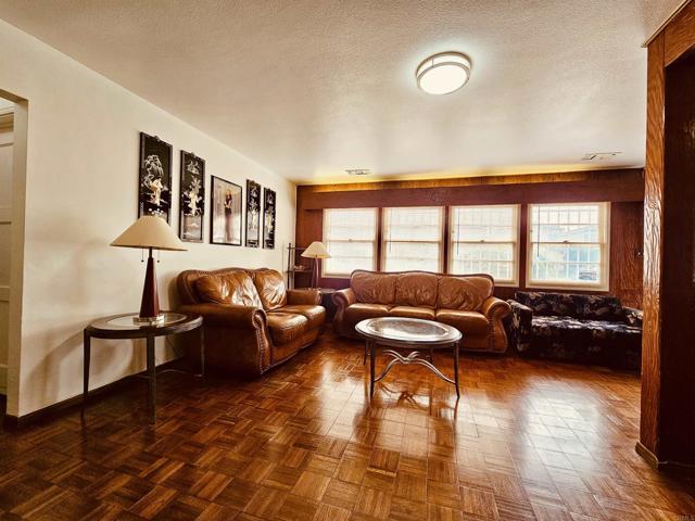 Detail Gallery Image 2 of 29 For 3333 Delta Ave, Long Beach,  CA 90810 - 4 Beds | 3 Baths