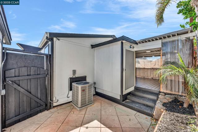 189 Suez Dr, Pacheco CA: https://media.crmls.org/mediaz/b61204ba-0c5a-4700-8b7b-8ab22c0e288d.jpg