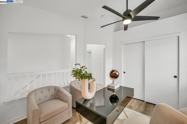 9193 Bungalow Way, Elk Grove CA: https://media.crmls.org/mediaz/b6124c9b-c217-4063-907e-bd026a3604b0.jpg