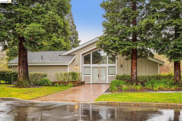 2090 Shady Creek Pl., Danville CA: https://media.crmls.org/mediaz/b6128bec-8324-4a81-90ed-47fc6e08ca5b.jpg