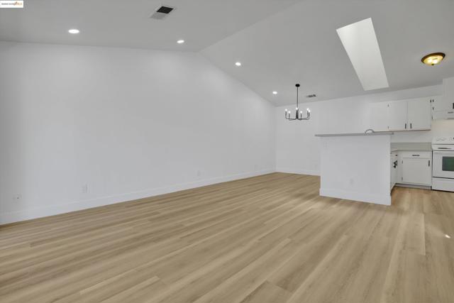 835 Villa Ter, Brentwood CA: https://media.crmls.org/mediaz/b612a3c9-7708-443f-be39-db6fef1637da.jpg