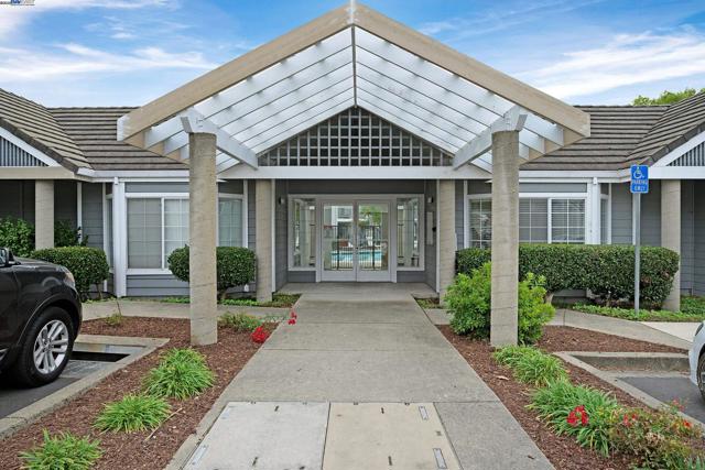 205 Dursey Dr, Pinole CA: https://media.crmls.org/mediaz/b6131fda-001a-4033-937a-7ecee3b6e5e6.jpg