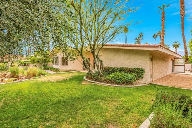 45 Lincoln Place, Rancho Mirage CA: https://media.crmls.org/mediaz/b6137e67-efaa-4af2-97f7-ddf6062437b1.jpg