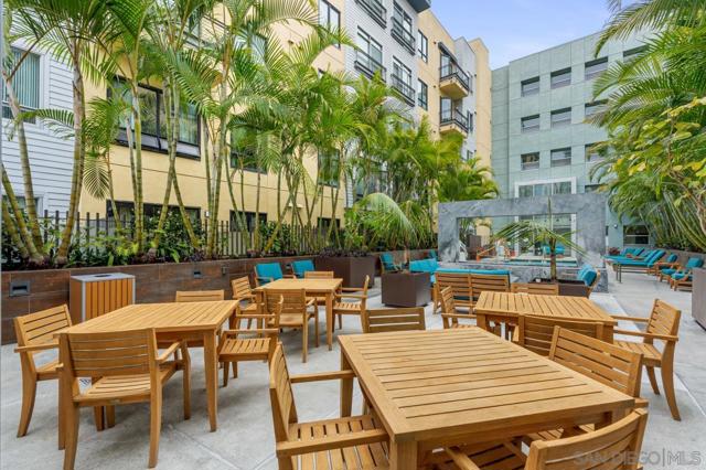 889 Date St, San Diego CA: https://media.crmls.org/mediaz/b613b5d3-1421-4e85-8e31-50424d62d31d.jpg