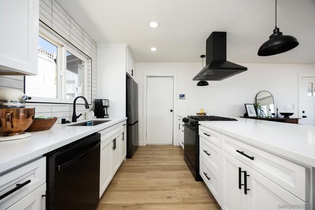 1210 Maria Ave, Spring Valley CA: https://media.crmls.org/mediaz/b6141e7c-fe79-49f3-b876-5d35c073813a.jpg