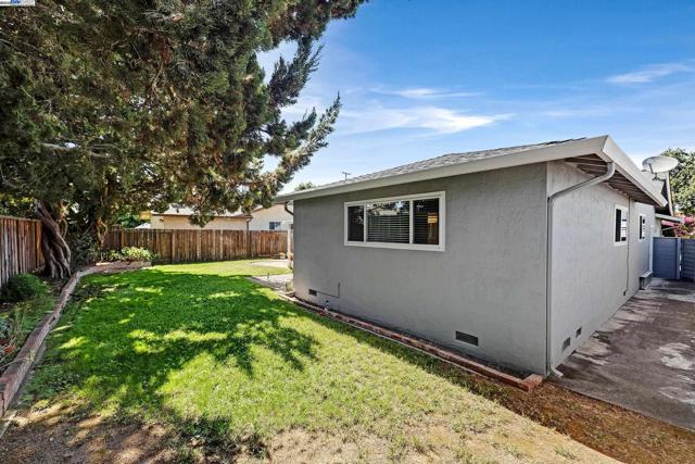 844 Wall St, Livermore CA: https://media.crmls.org/mediaz/b61454c5-3a19-4ab3-b631-bbaa7e92cb12.jpg