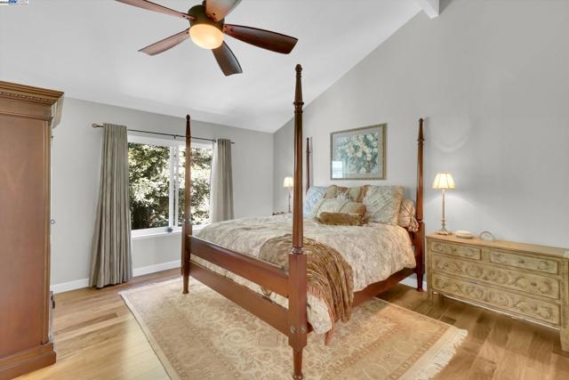 2277 Stillcreek Ct, Martinez CA: https://media.crmls.org/mediaz/b6154f38-0ec4-4d96-8af2-754e7395026e.jpg