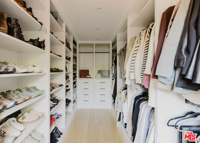 Image 20 of 41 For 408 Westbourne Drive