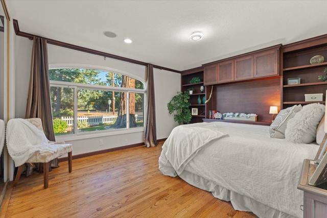 14375 La Rinconada Drive, Los Gatos CA: https://media.crmls.org/mediaz/b61584e7-0f21-4d7f-8271-0e565992a8ce.jpg