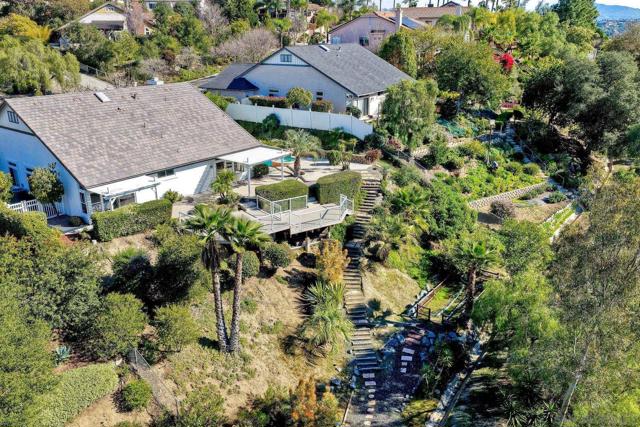 2785 Canyon Oak Pl, Escondido CA: https://media.crmls.org/mediaz/b6165644-7b51-4dd9-a0ea-f3a73dc0bf20.jpg