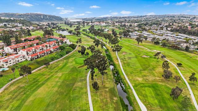 2544 Navarra Dr,  CA: https://media.crmls.org/mediaz/b61660d9-a5b1-4b5c-a163-6d181f08eafe.jpg