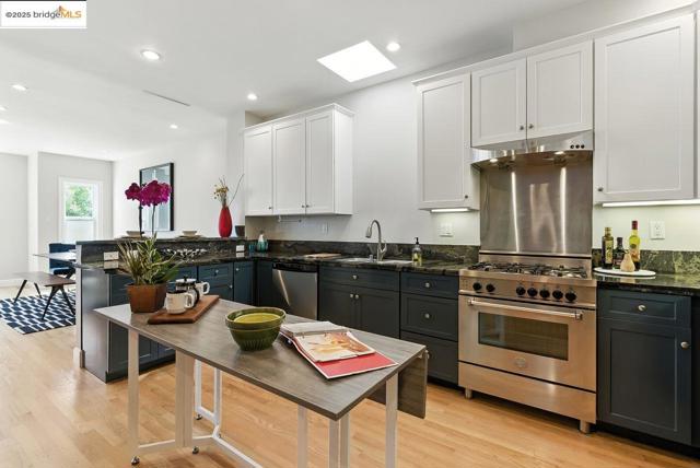 280 Monterey Blvd., San Francisco CA: https://media.crmls.org/mediaz/b616aef5-d1ba-4549-8cc2-adf185643189.jpg