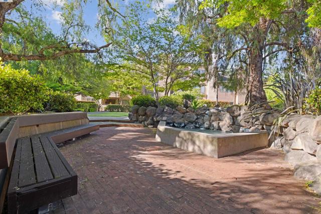 39219 Guardino Dr, Fremont CA: https://media.crmls.org/mediaz/b616e7c5-7bca-4f2c-b710-31fdfd532462.jpg