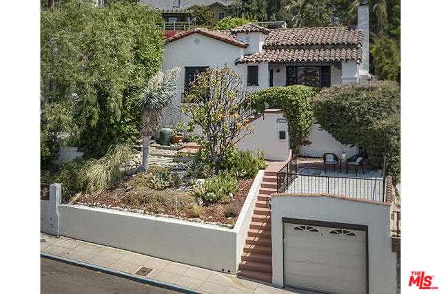 6105 Mount Angelus Drive, Los Angeles CA: https://media.crmls.org/mediaz/b6175a86-3d0d-49e5-9a91-5e43df04a011.jpg