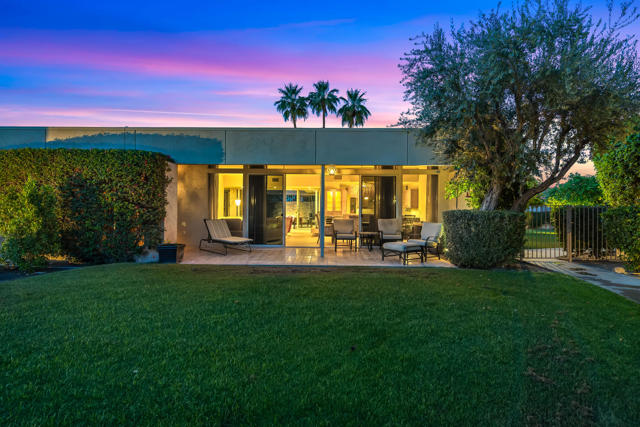 72205 El Paseo, Palm Desert CA: https://media.crmls.org/mediaz/b617be78-46cb-48b6-b15f-e4fab29bbadd.jpg