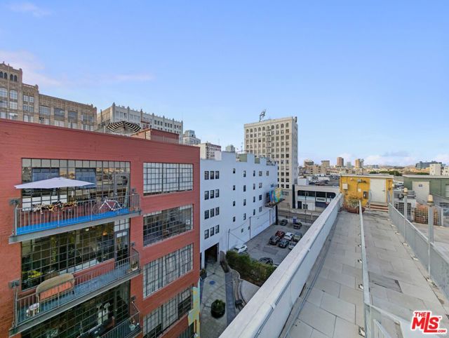 738 S Los Angeles Street, Los Angeles CA: https://media.crmls.org/mediaz/b6182283-901d-458d-80c4-7bfaadbbff0e.jpg