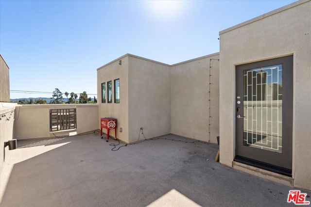 13225 Victory Boulevard photo 28