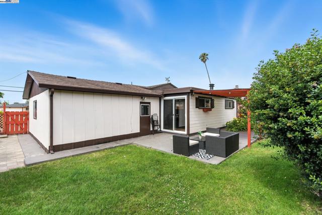 35458 Orleans Dr, Newark CA: https://media.crmls.org/mediaz/b61884ac-bb81-4156-9a75-9cfd70d19aae.jpg