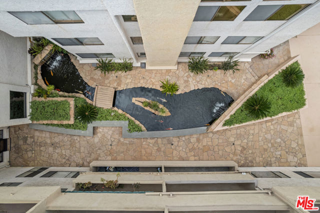 5310 Zelzah Avenue, Encino CA: https://media.crmls.org/mediaz/b618c7b3-1f09-4538-98c5-d67b43753c59.jpg