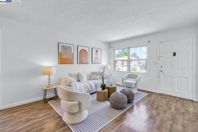 1069 Melcher St, San Leandro CA: https://media.crmls.org/mediaz/b618e2d2-c3b6-4caa-84a9-34a673debb01.jpg