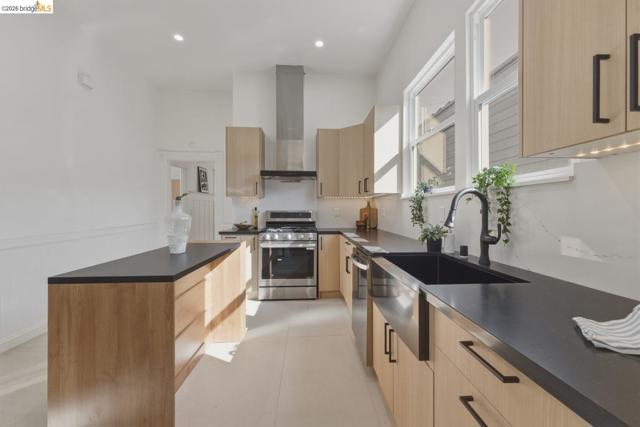 Image 8 of 55 For 523 25th St  