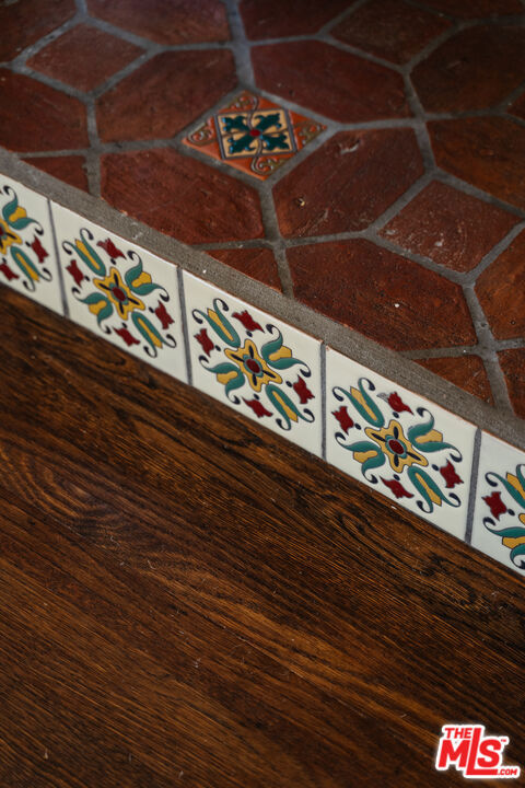 3975 Sutro Avenue, Los Angeles CA: https://media.crmls.org/mediaz/b6198ccb-e258-43d8-996f-c74de44ac16d.jpg