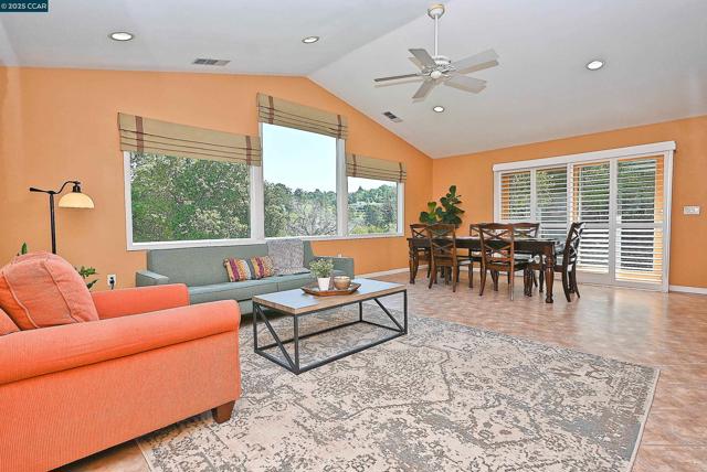 Image 5 of 28 For 1430 Piedra Dr