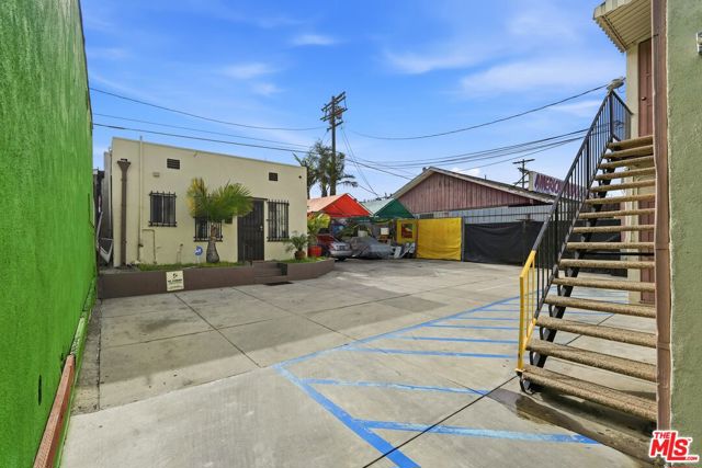 2048 W Florence Avenue, Los Angeles CA: https://media.crmls.org/mediaz/b61a5992-c306-4e67-8996-f4abab8e795b.jpg