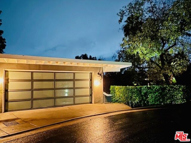 3631 Buena Park Drive, Studio City CA: https://media.crmls.org/mediaz/b61b0a54-738d-4a38-81bf-3cb2297edfbf.jpg