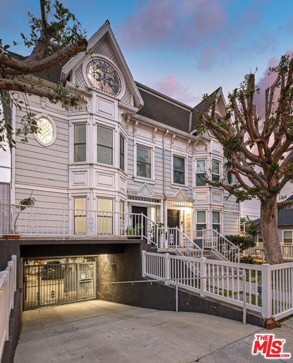 2622 2nd Street, Santa Monica CA: https://media.crmls.org/mediaz/b61c0c77-5d3d-4c38-87c7-75f7f241e5b7.jpg