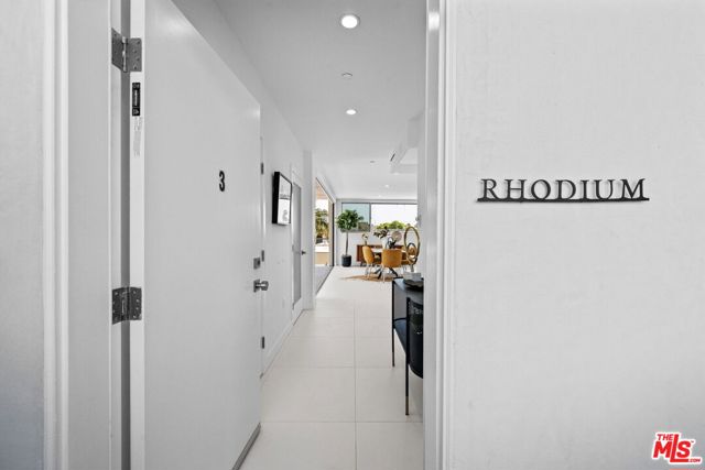 621 N Kings Road, West Hollywood CA: https://media.crmls.org/mediaz/b61cf4f5-bb60-441b-86df-37583bbdffb1.jpg