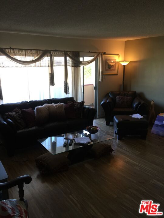 855 Victor Avenue 305