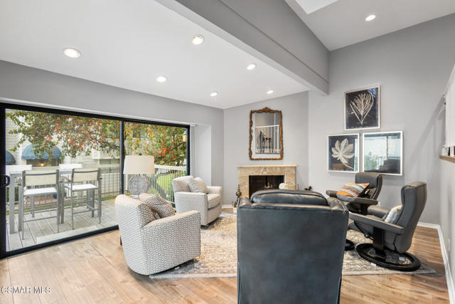 1224 S Westlake Boulevard, Westlake Village CA: https://media.crmls.org/mediaz/b61dd1cb-3c08-40b3-92d2-286518539ea2.jpg