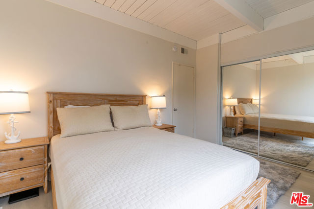 3900 PACIFIC Avenue, Marina del Rey CA: https://media.crmls.org/mediaz/b61e48ee-e045-45ca-a499-99839baa1c04.jpg