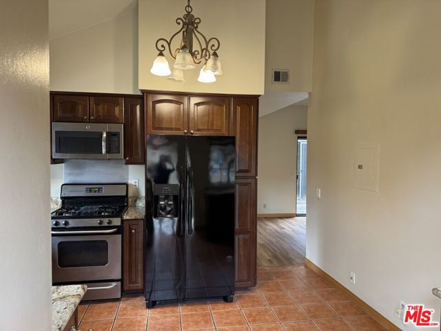3635 Via Pacifica Walk, Oxnard CA: https://media.crmls.org/mediaz/b61e7b72-9d82-4efa-b6c5-62cad8634e58.jpg