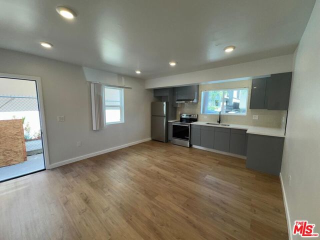 553 N Flores Street, West Hollywood CA: https://media.crmls.org/mediaz/b61e9516-ba0e-4a03-aeaa-894031dfd37d.jpg