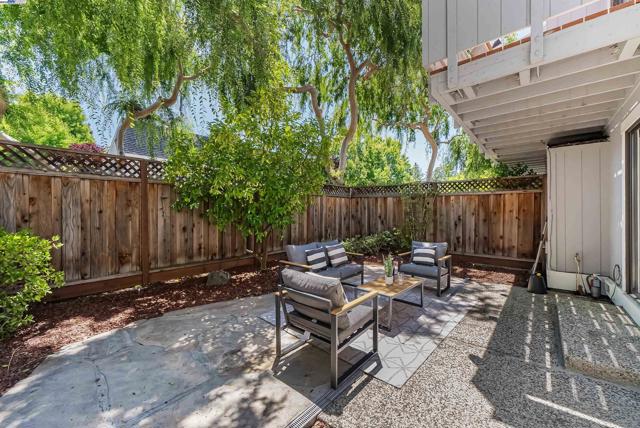 163 Gladys Ave, Mountain View CA: https://media.crmls.org/mediaz/b61f3332-2d34-44d7-b891-7554addd4f0a.jpg