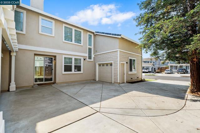 127 Sanford Ct, Brentwood CA: https://media.crmls.org/mediaz/b61f9f13-903c-44ff-9636-708ce74c79a9.jpg