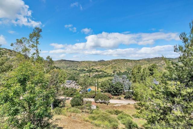 22318 Casa De Carol, Ramona CA: https://media.crmls.org/mediaz/b61fb92b-fd69-4c0e-b811-e198c0694a33.jpg