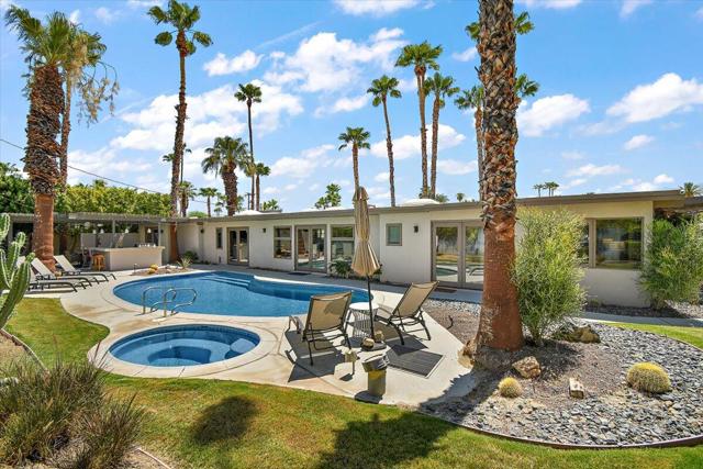 2030 E Amado Road, Palm Springs CA: https://media.crmls.org/mediaz/b61fe6d1-d800-49f1-9e27-b09644a05cb6.jpg