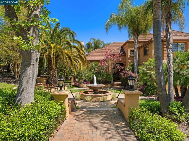 4640 Kingswood Dr, Danville CA: https://media.crmls.org/mediaz/b61feabc-5e5e-44c5-a472-91c24080596e.jpg