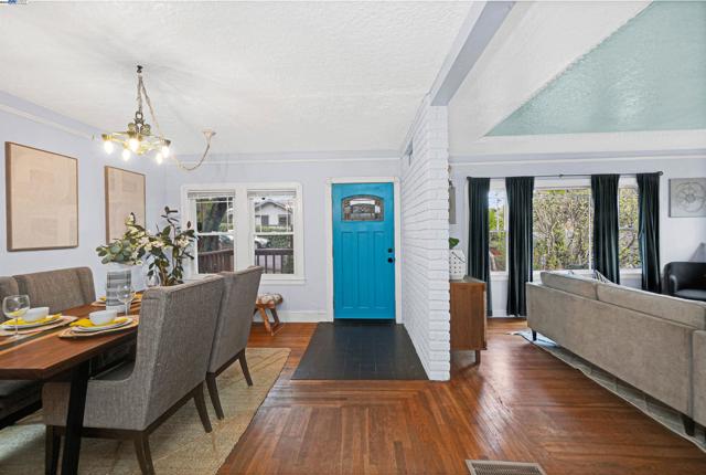 3908 Archmont Pl, Oakland CA: https://media.crmls.org/mediaz/b62034c4-b9e3-4e90-9bd4-7ee441cf204c.jpg