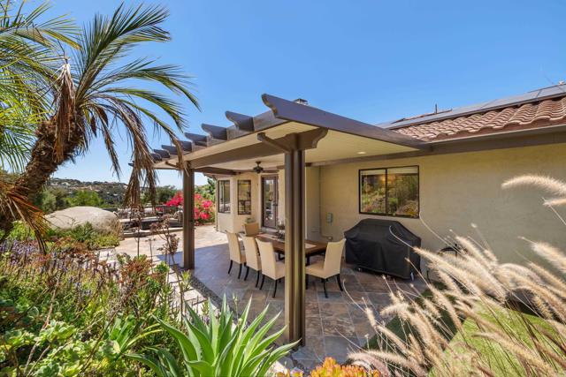 28551 Meadow Glen Way W, Escondido CA: https://media.crmls.org/mediaz/b6209085-40c4-4d74-9120-84cc6ee40059.jpg