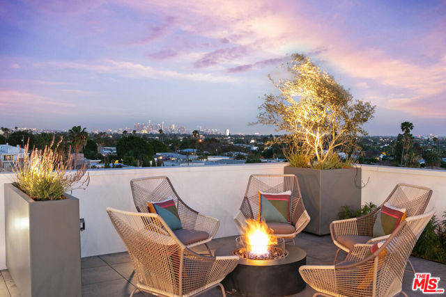 1001 N FAIRFAX Avenue, West Hollywood CA: https://media.crmls.org/mediaz/b62096a3-baa0-4824-8434-2777dc56af9a.jpg