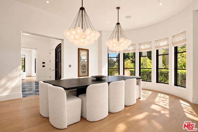 8 Oakmont Drive, Los Angeles CA: https://media.crmls.org/mediaz/b620b99a-74fd-4b3d-b888-1eedddee151a.jpg