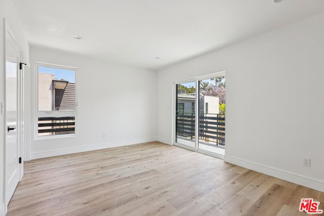 2111 1/2 Holly Drive, Los Angeles CA: https://media.crmls.org/mediaz/b620c475-3d92-4863-8a02-c62c49a6eec4.jpg
