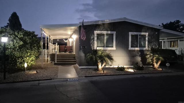 21434 Tumbleweed Way, Saugus CA: https://media.crmls.org/mediaz/b620e471-2c75-4bd2-8990-c53c76399b1a.jpg