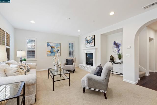 5214 Kenilworth Way, San Ramon CA: https://media.crmls.org/mediaz/b62127d1-76b5-4c75-9c81-543cefa179af.jpg